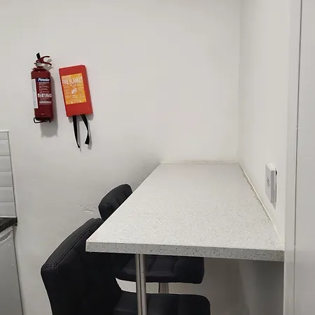 1bed-contactlesscheckin-outdoorspace Apartamento Cork