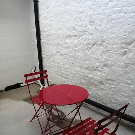Charming 1-bed In Cork