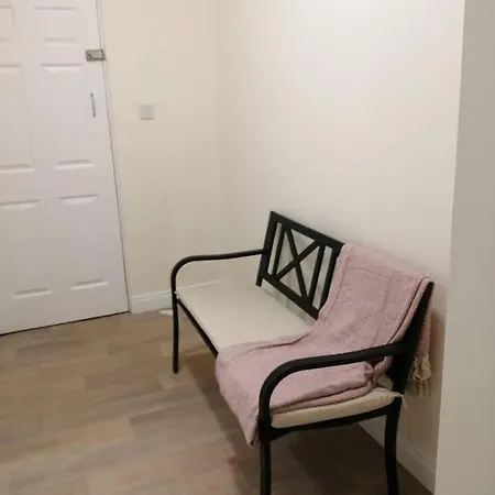 Charming 1-bed In Apartment *