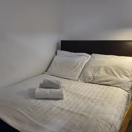 1bed-contactlesscheckin-outdoorspace *